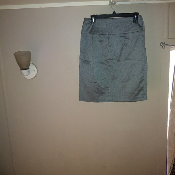 Gray Pencil Midi Skirt - Picture 3 of 3